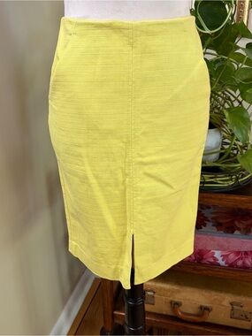 LOFT Sz 0 Yellow Pencil Skirt - Classic High-Waist Design